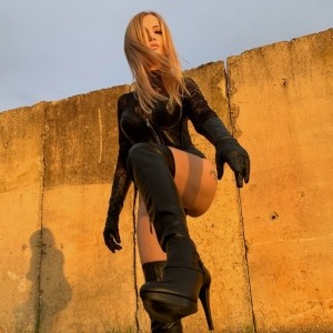 Mistress Zahra Johnson